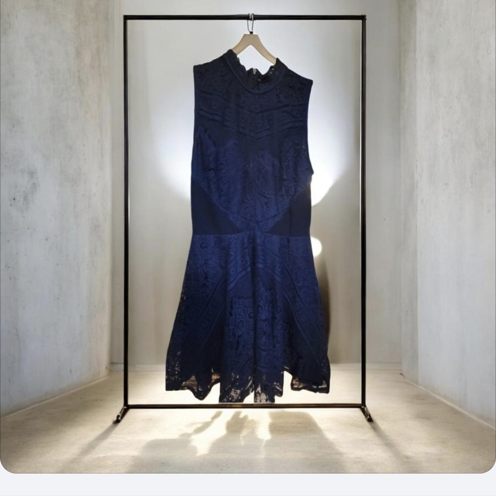 Alya Size M Elegant Navy Lace Dress